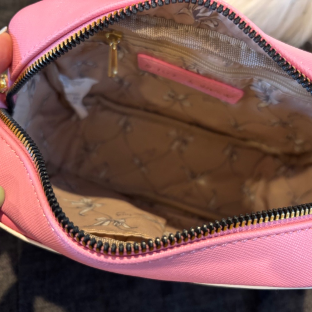 *~*🎶🩷 NEW BETSEY JOHNSON Pink CROSSBODY Vintage Cassette LOVE REMiX Tape PURSE - Picture 5 of 6